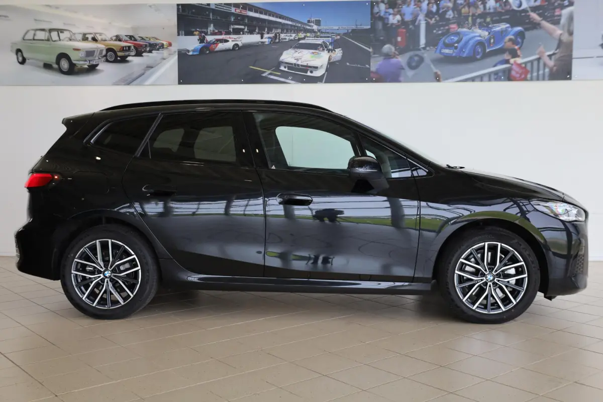 230e xDrive | M Sport | Harman Kardon | Panoramadak | Head-Up Display | Trekhaak