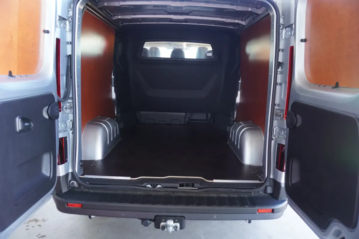 2.0 Blue dCi 130PK T29 L2H1 Advance Dubbelcabine Nr. V144 | Airco | Cruise | Camera |Trekhaak | Apple CP| Betimmering | 17"LM Velgen