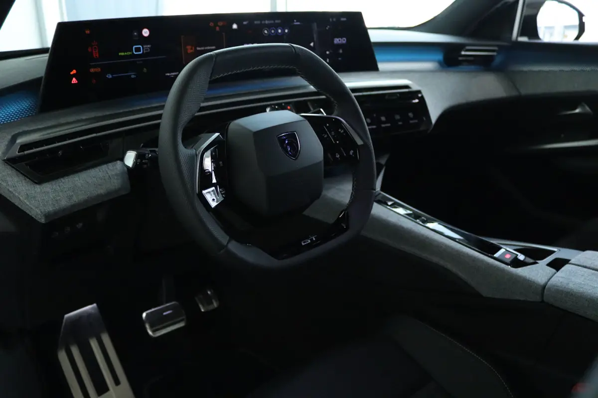 1.6 Plug-in Hybrid 195 GT | 8 Jaar Garantie | Adapt. Cruise | 360 Camera | Stoel+Stuurverwarming | Navi | Carplay | Elekt. Klep | Matrix | Keyless | 7 Pers