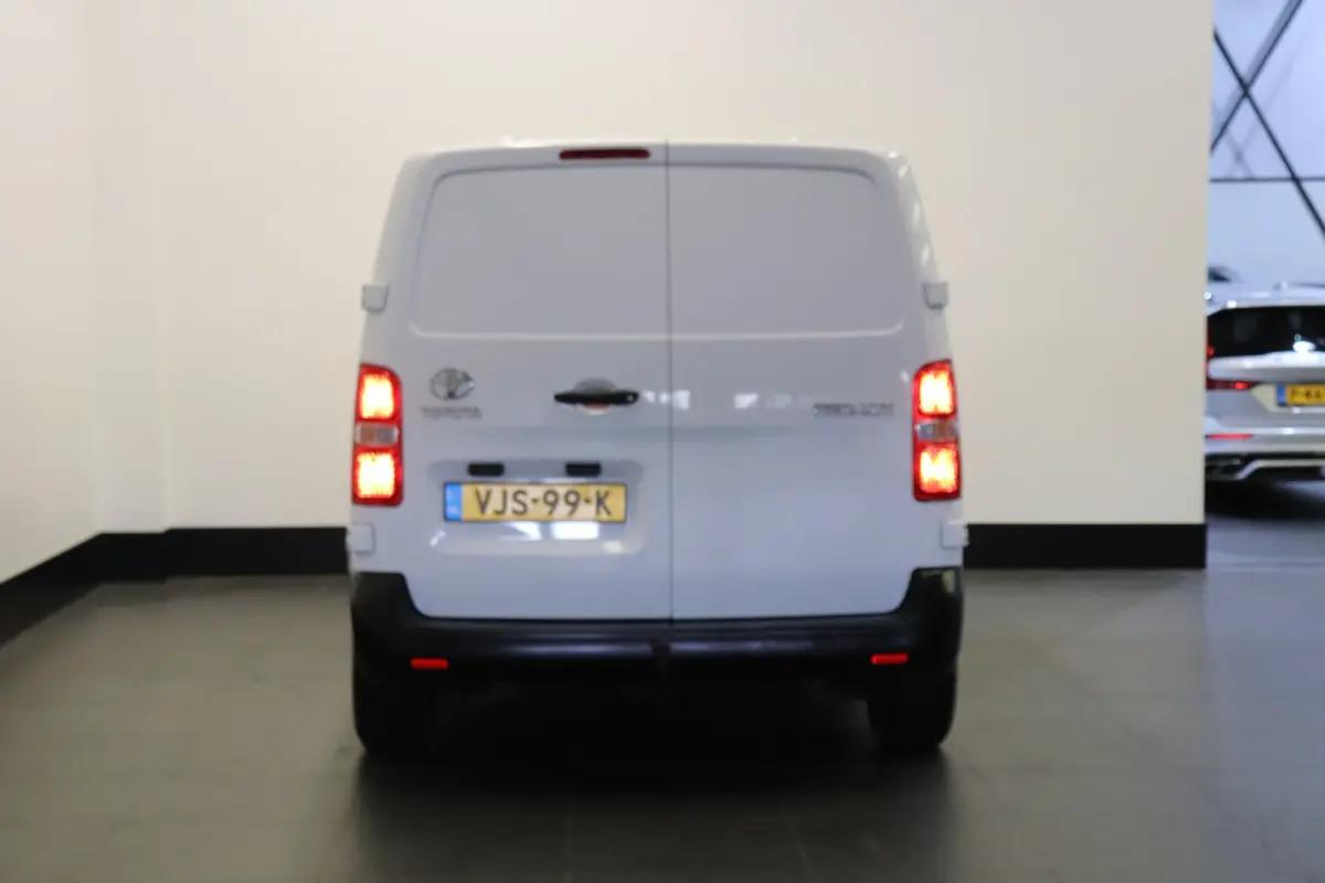 Compact 1.5 D-4D - EURO 6 - Airco - Cruise - Trekhaak - €11.950,- Excl.