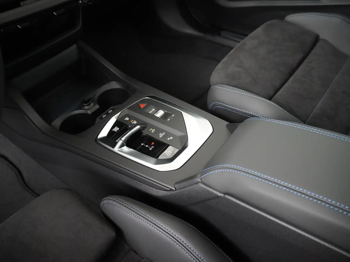 220 | M Sportpakket Pro | Innovation Package | Head-up Display | Comfort Access