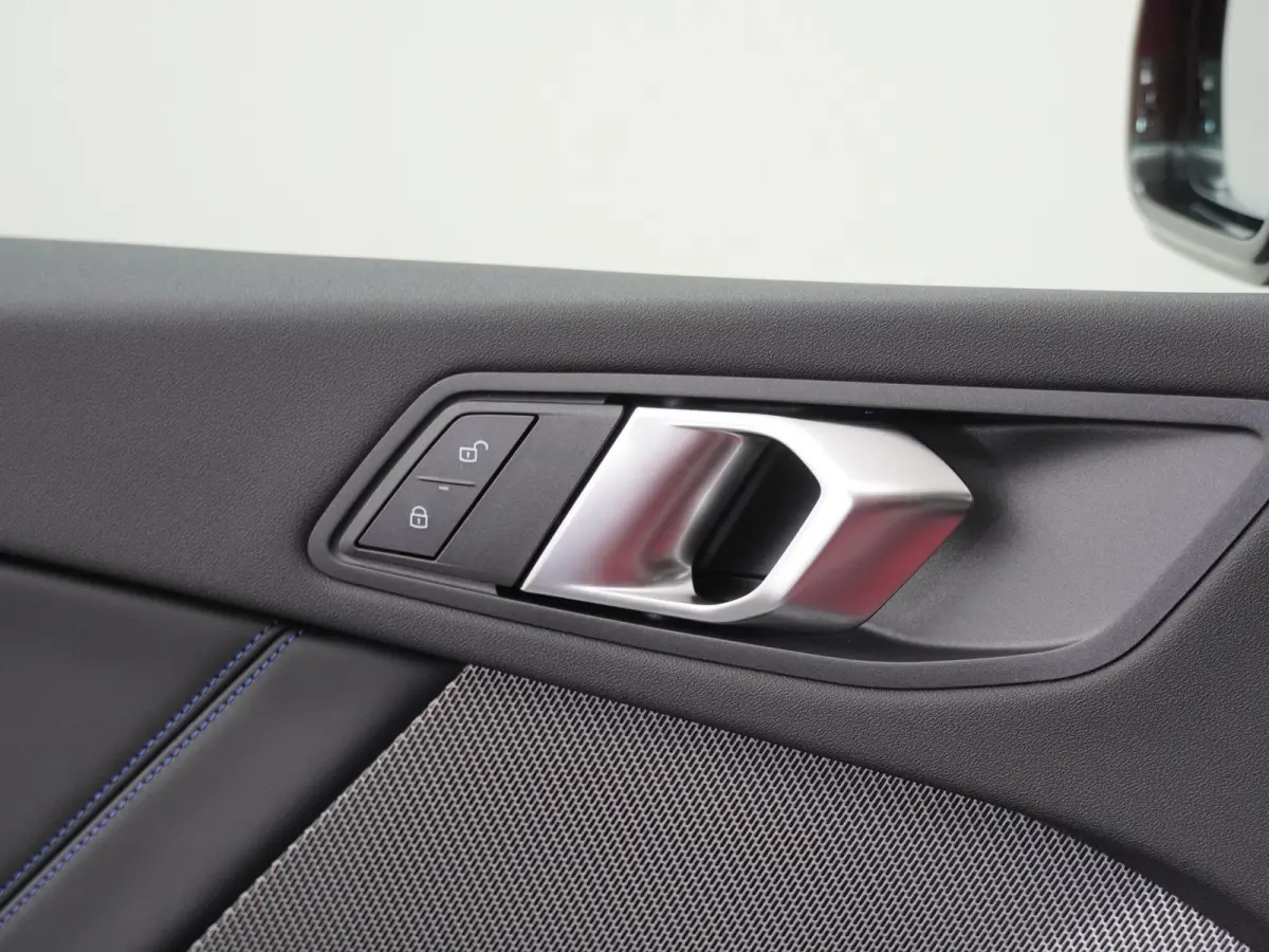 220 | M Sportpakket Pro | Innovation Package | Head-up Display | Comfort Access