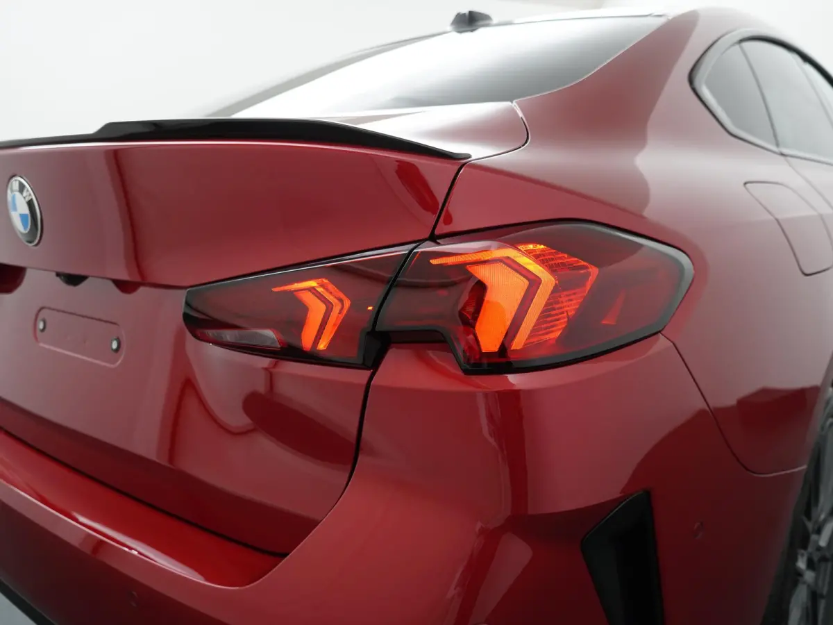 220 | M Sportpakket Pro | Innovation Package | Head-up Display | Comfort Access