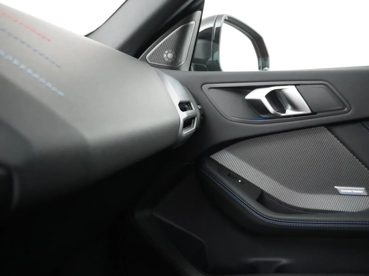 220 | M Sportpakket Pro | Innovation Package | Head-up Display | Comfort Access