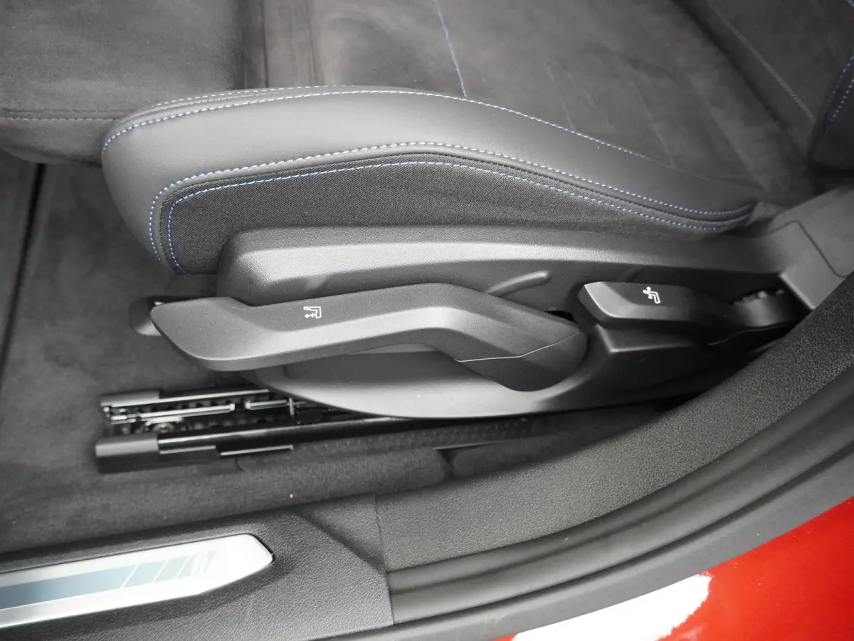 220 | M Sportpakket Pro | Innovation Package | Head-up Display | Comfort Access