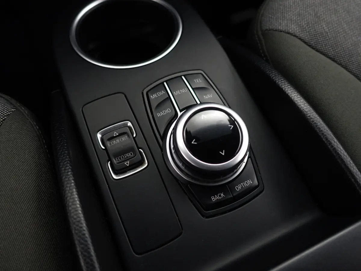 High Voltage Edition 94Ah 33 kWh- Xenon Led, Park Assist, Stoelverwarming, Navigatie, Cruise, Privacy Glass