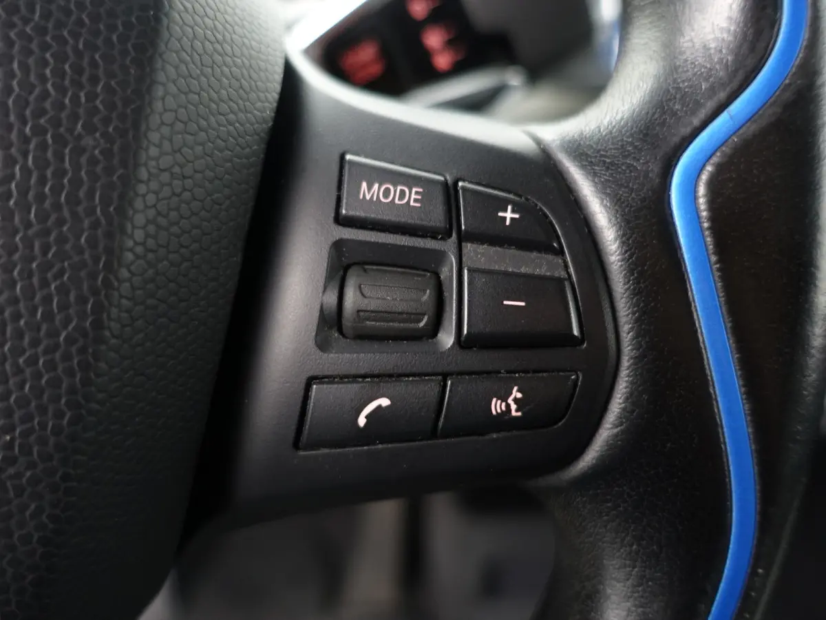 High Voltage Edition 94Ah 33 kWh- Xenon Led, Park Assist, Stoelverwarming, Navigatie, Cruise, Privacy Glass