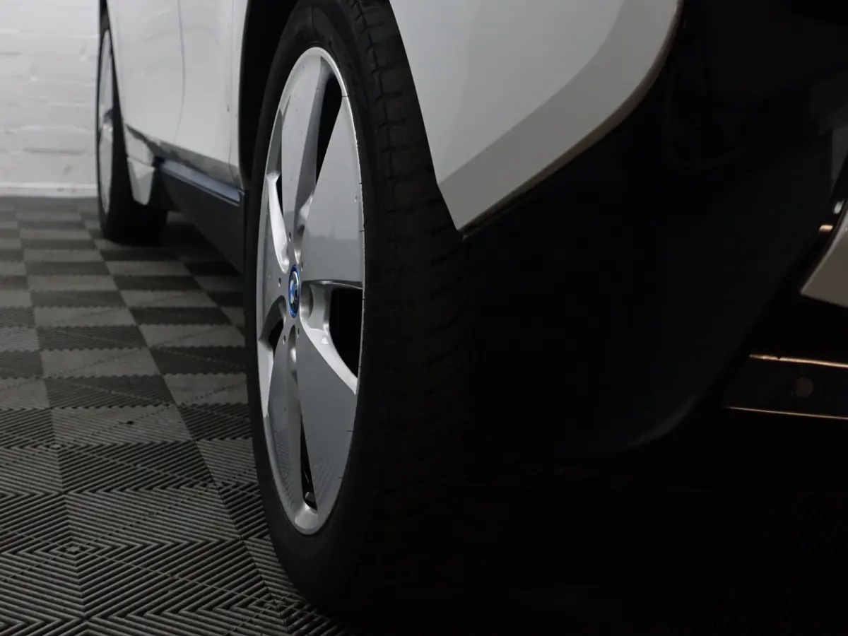 High Voltage Edition 94Ah 33 kWh- Xenon Led, Park Assist, Stoelverwarming, Navigatie, Cruise, Privacy Glass