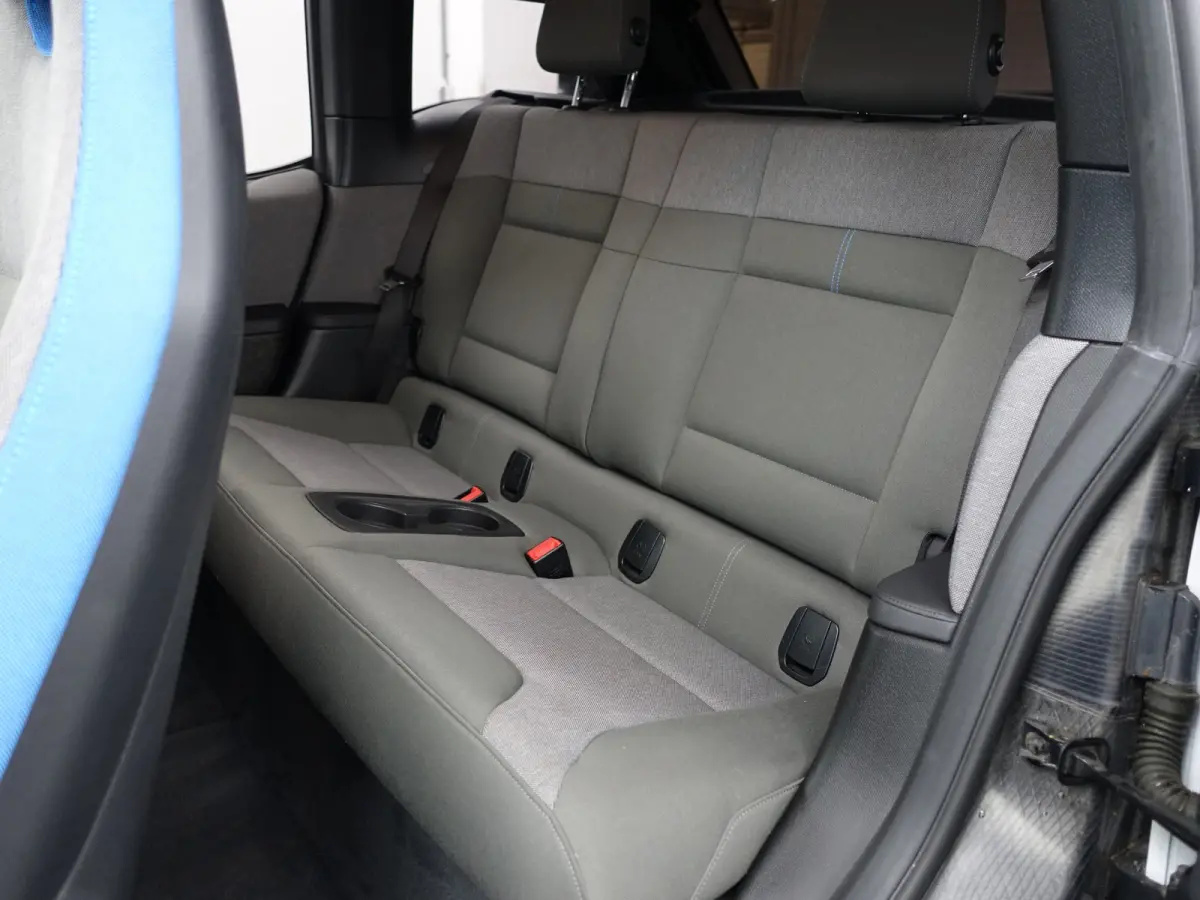 High Voltage Edition 94Ah 33 kWh- Xenon Led, Park Assist, Stoelverwarming, Navigatie, Cruise, Privacy Glass