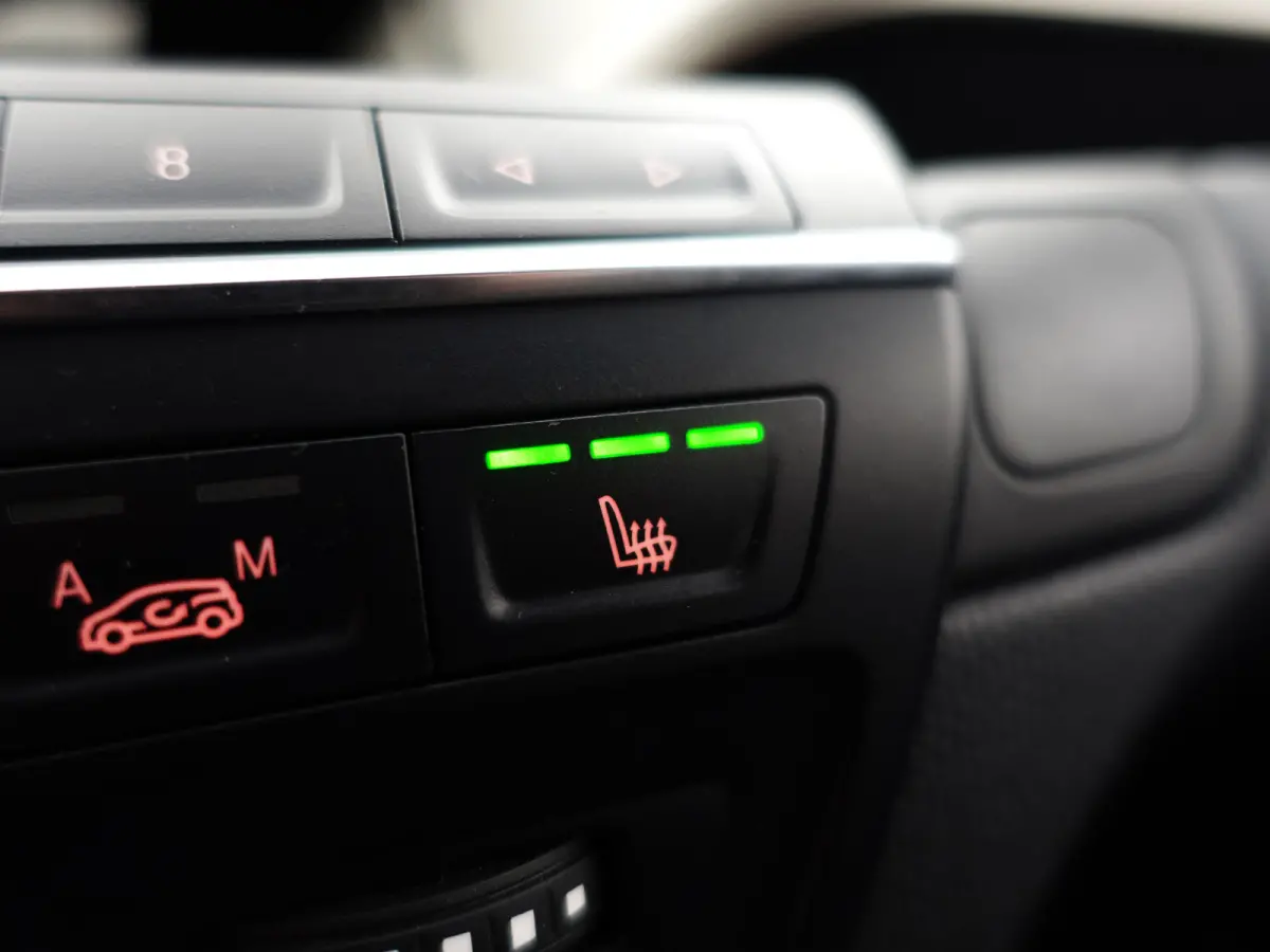 High Voltage Edition 94Ah 33 kWh- Xenon Led, Park Assist, Stoelverwarming, Navigatie, Cruise, Privacy Glass