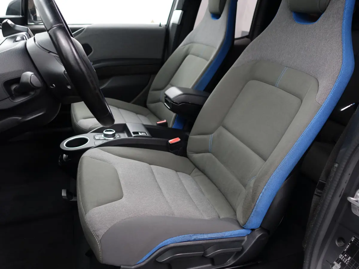 High Voltage Edition 94Ah 33 kWh- Xenon Led, Park Assist, Stoelverwarming, Navigatie, Cruise, Privacy Glass