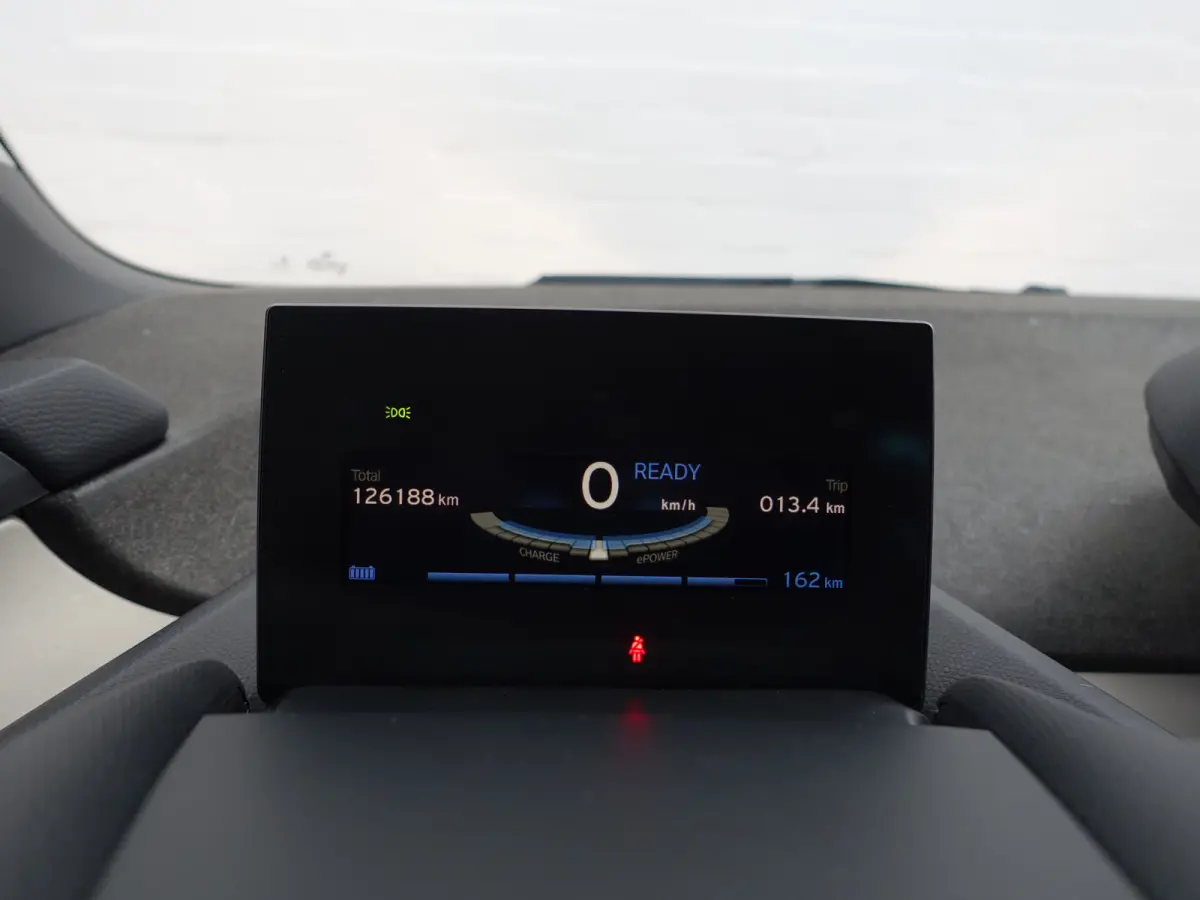 High Voltage Edition 94Ah 33 kWh- Xenon Led, Park Assist, Stoelverwarming, Navigatie, Cruise, Privacy Glass