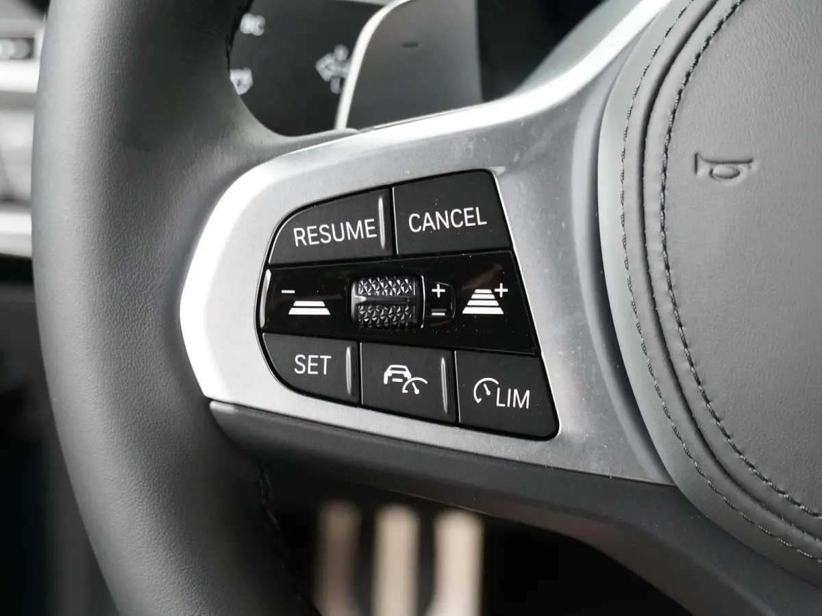 sDrive30i M-Sportpakket | Elektrisch Bedienbare Stoelen | Harman Kardon | Adaptive Cruise | 19''