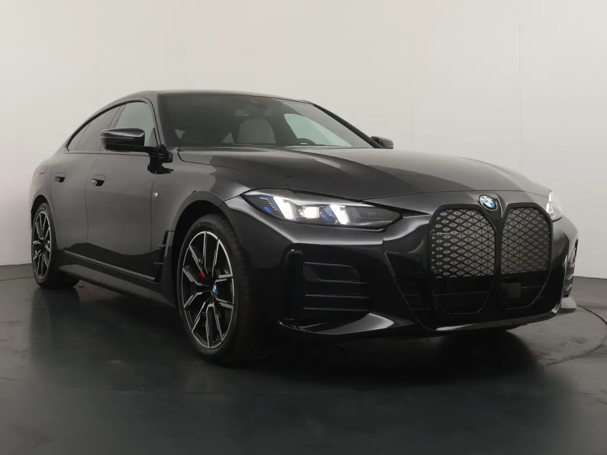 eDrive40 84 kWh | SoH 100% | M-Sportpakket Pro | HiFi | Panoramadak | Adaptive Cruise | Stuurverwarming