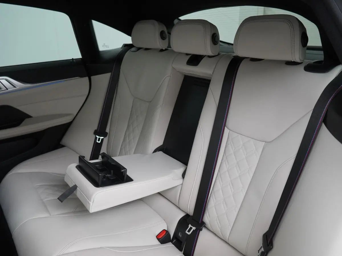 eDrive40 84 kWh | SoH 100% | M-Sportpakket Pro | HiFi | Panoramadak | Adaptive Cruise | Stuurverwarming