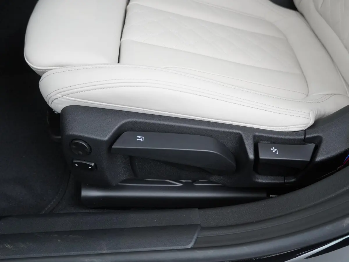 eDrive40 84 kWh | SoH 100% | M-Sportpakket Pro | HiFi | Panoramadak | Adaptive Cruise | Stuurverwarming