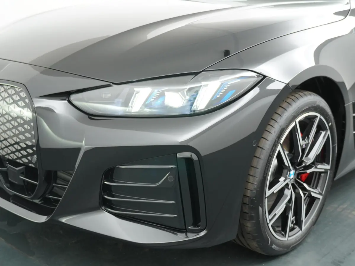 eDrive40 84 kWh | SoH 100% | M-Sportpakket Pro | HiFi | Panoramadak | Adaptive Cruise | Stuurverwarming