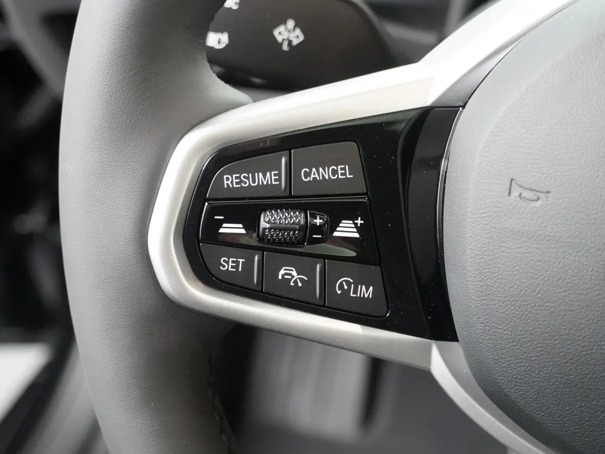 eDrive40 84 kWh | SoH 100% | M-Sportpakket Pro | HiFi | Panoramadak | Adaptive Cruise | Stuurverwarming