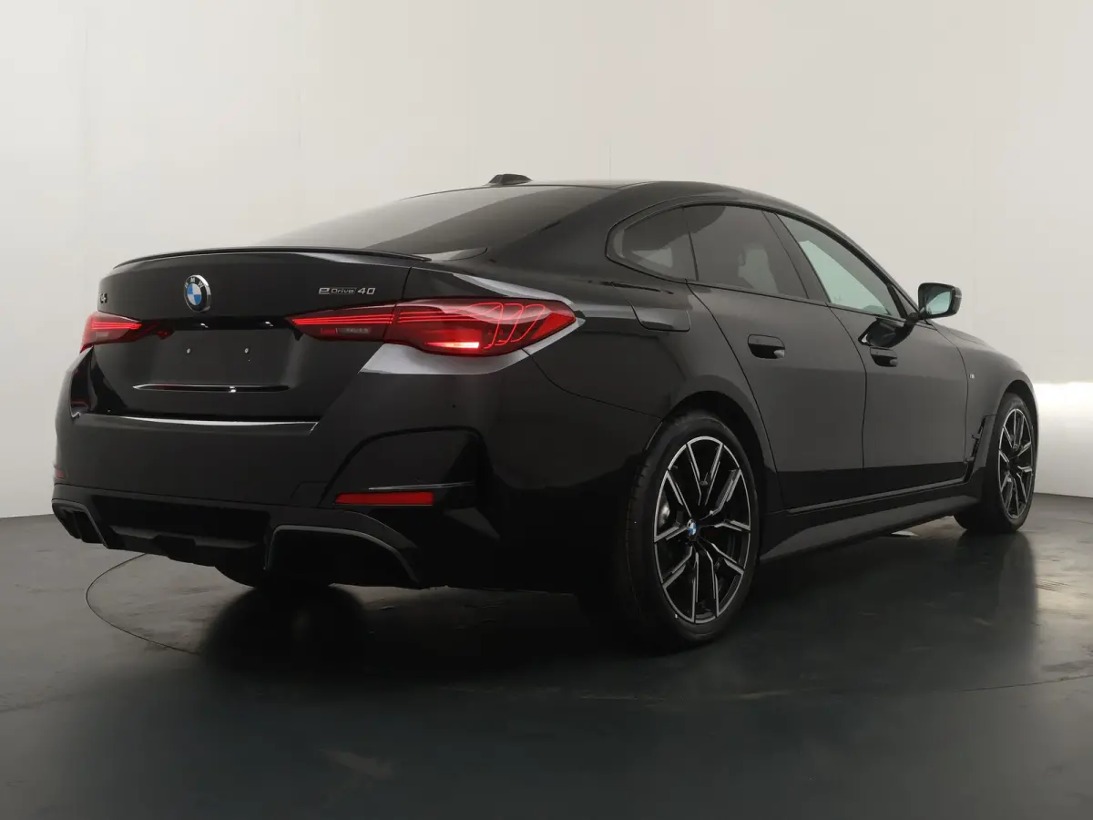 eDrive40 84 kWh | SoH 100% | M-Sportpakket Pro | HiFi | Panoramadak | Adaptive Cruise | Stuurverwarming
