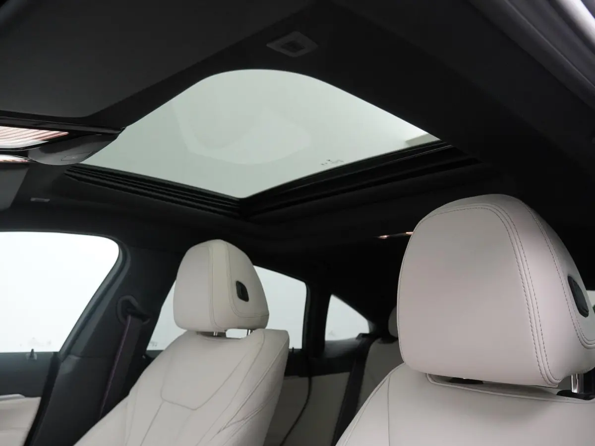 eDrive40 84 kWh | SoH 100% | M-Sportpakket Pro | HiFi | Panoramadak | Adaptive Cruise | Stuurverwarming