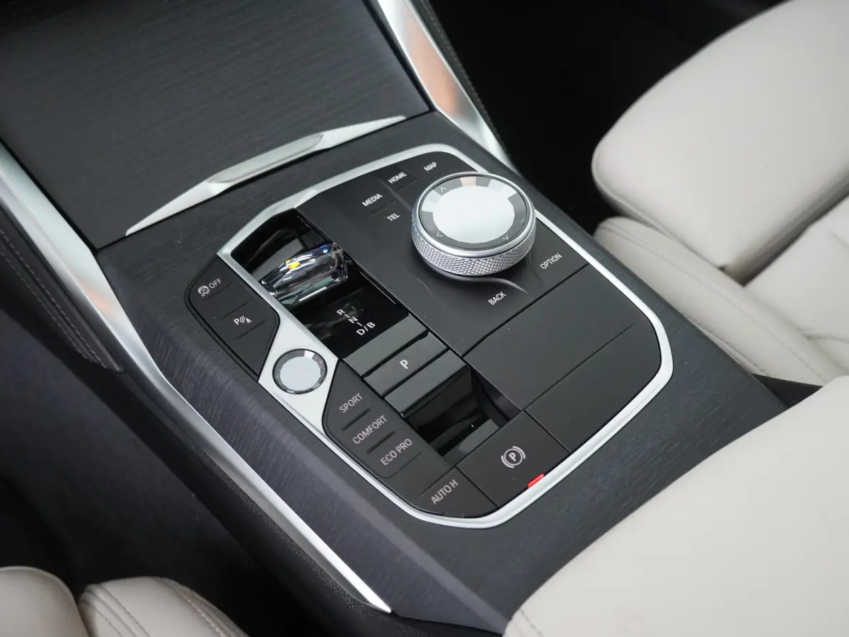 eDrive40 84 kWh | SoH 100% | M-Sportpakket Pro | HiFi | Panoramadak | Adaptive Cruise | Stuurverwarming