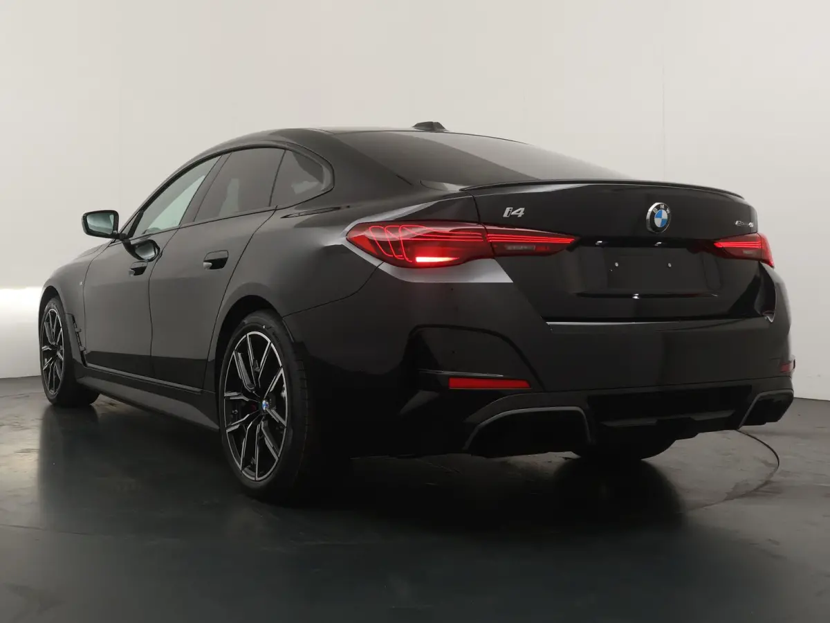eDrive40 84 kWh | SoH 100% | M-Sportpakket Pro | HiFi | Panoramadak | Adaptive Cruise | Stuurverwarming