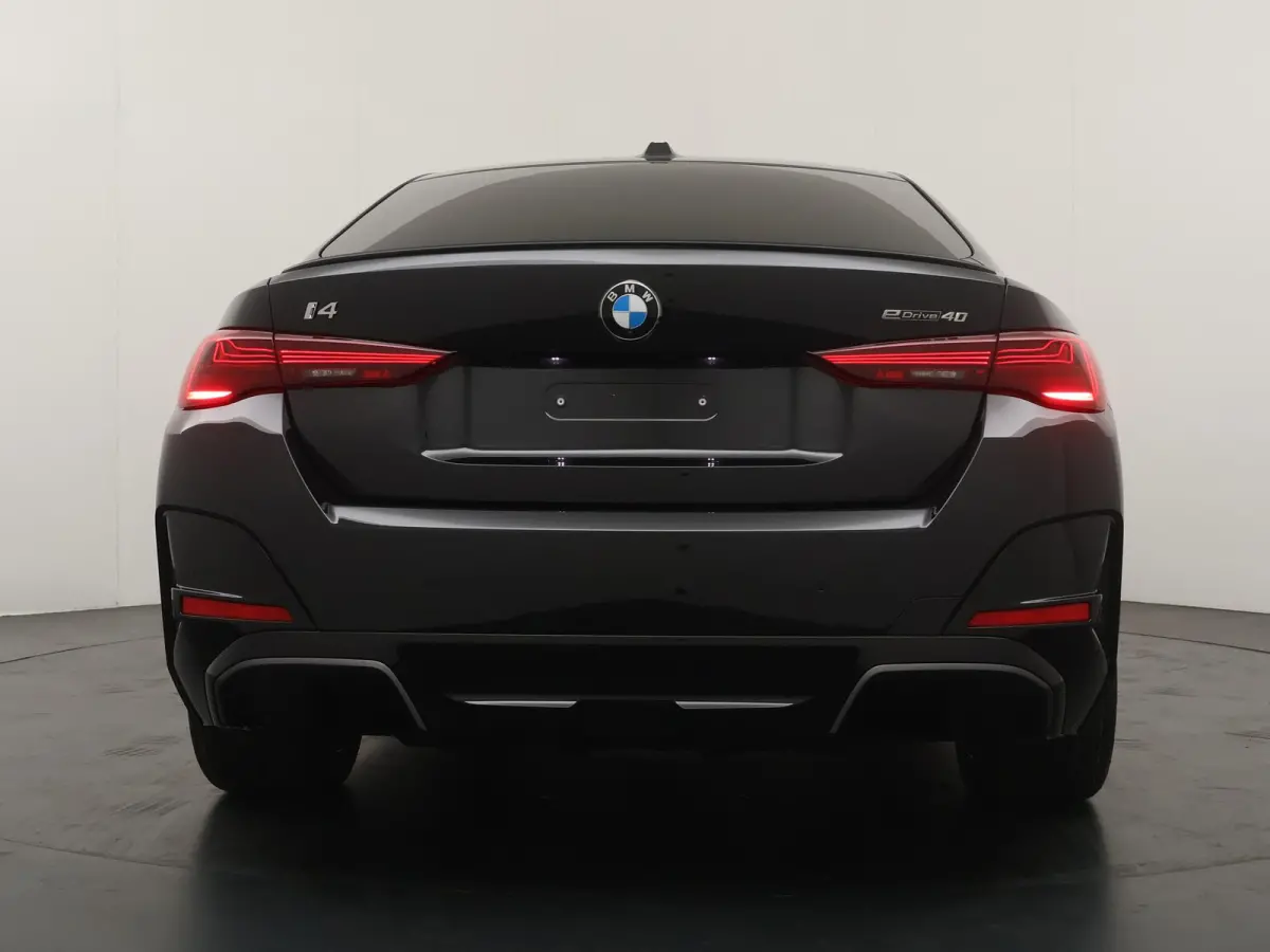 eDrive40 84 kWh | SoH 100% | M-Sportpakket Pro | HiFi | Panoramadak | Adaptive Cruise | Stuurverwarming
