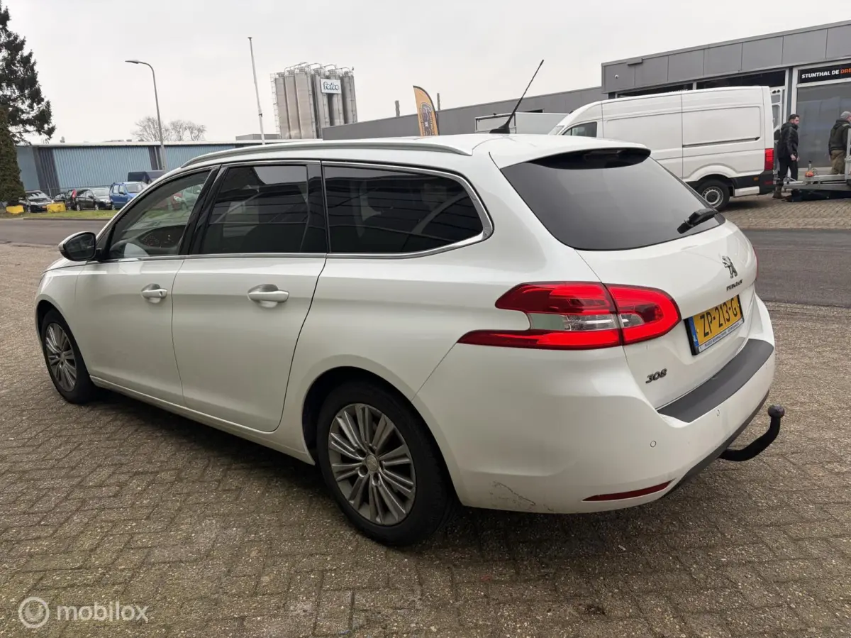 1.2 PureTech Blue Lease Premium