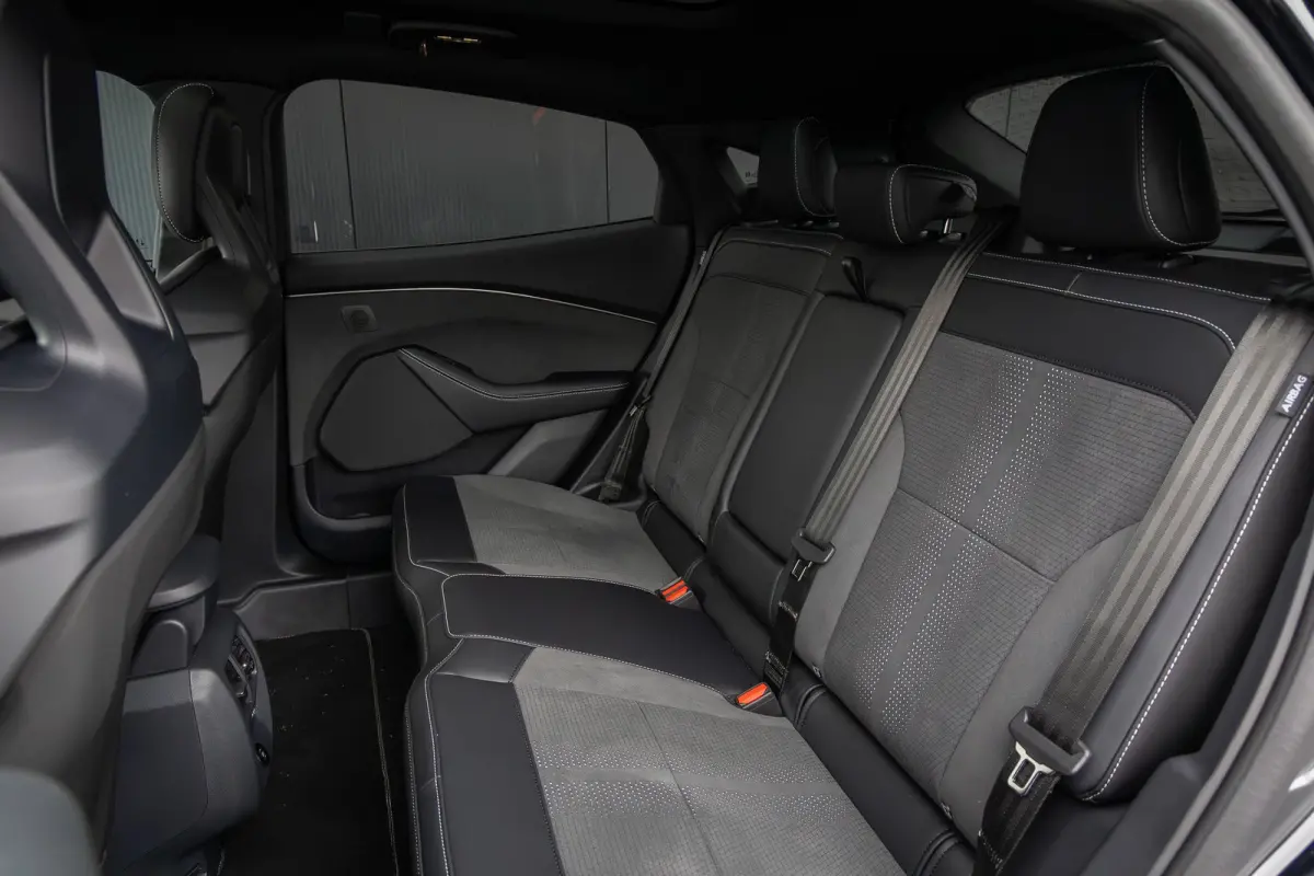 GT Extended AWD 98 kWh | MAT ZWART | 22 INCH | PREMIUM | PANORAMADAK