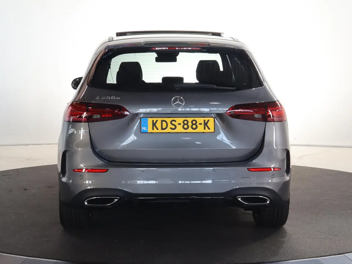 250e Business Solution AMG | Panoramaschuifdak | Night | Premium plus pakket | Winter pakket | Trekhaak  | Head-up display |