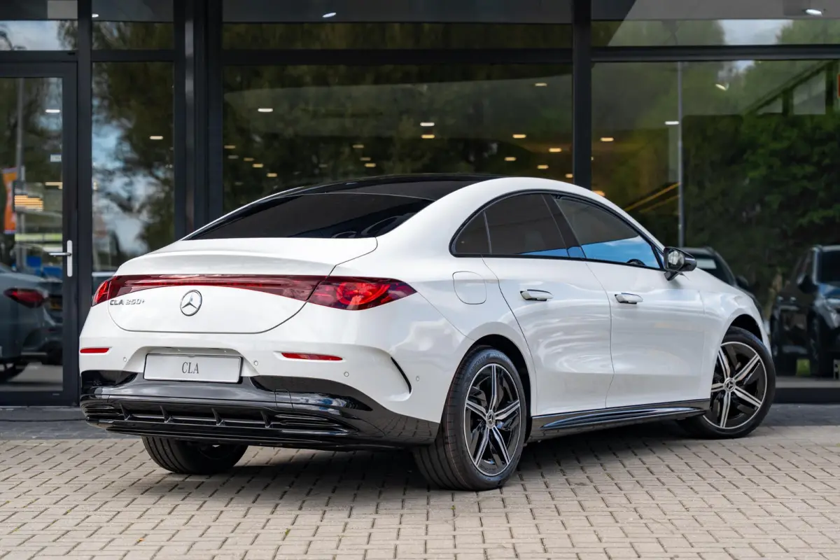 250+ Launch Edition 85.5 kWh | Night | Panoramadak | Stoelverwarming | DISTRONIC | Achteruitrijcamera | Dodehoekassistent |