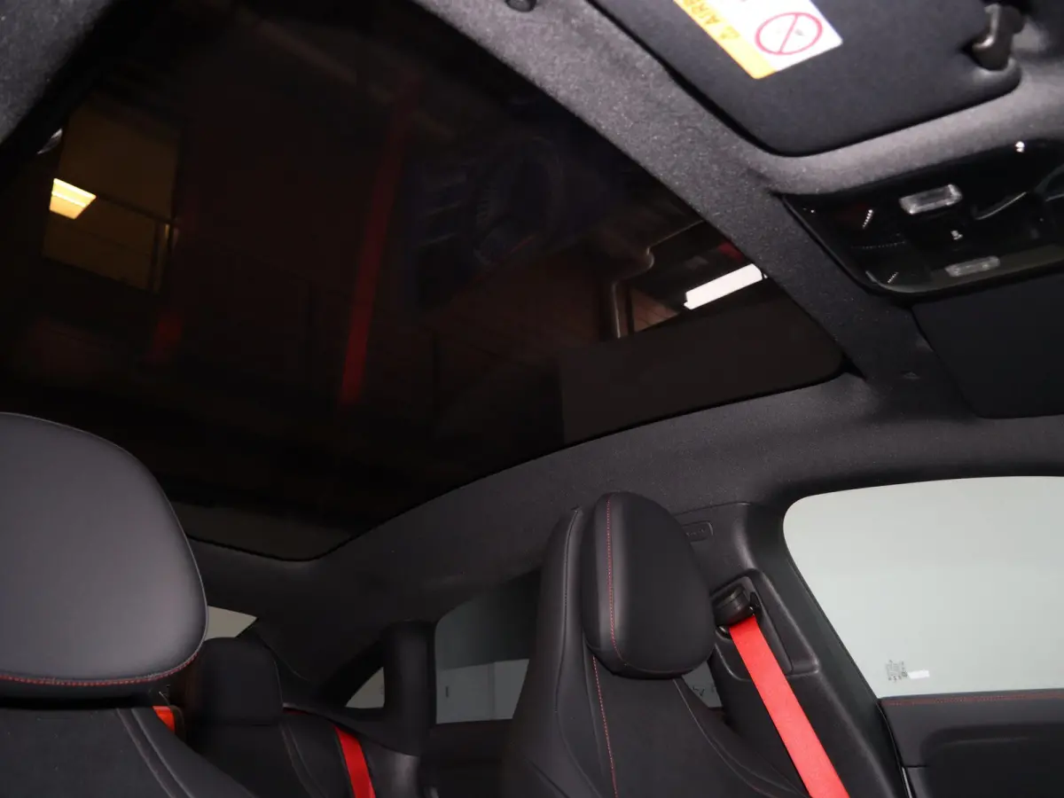 200 Business Solution AMG | Beschikbaar vanaf juli 2026 | Night | AMG-line Plus | | Head-Up | Trekhaak | Matrix Led | Panoramadak  |