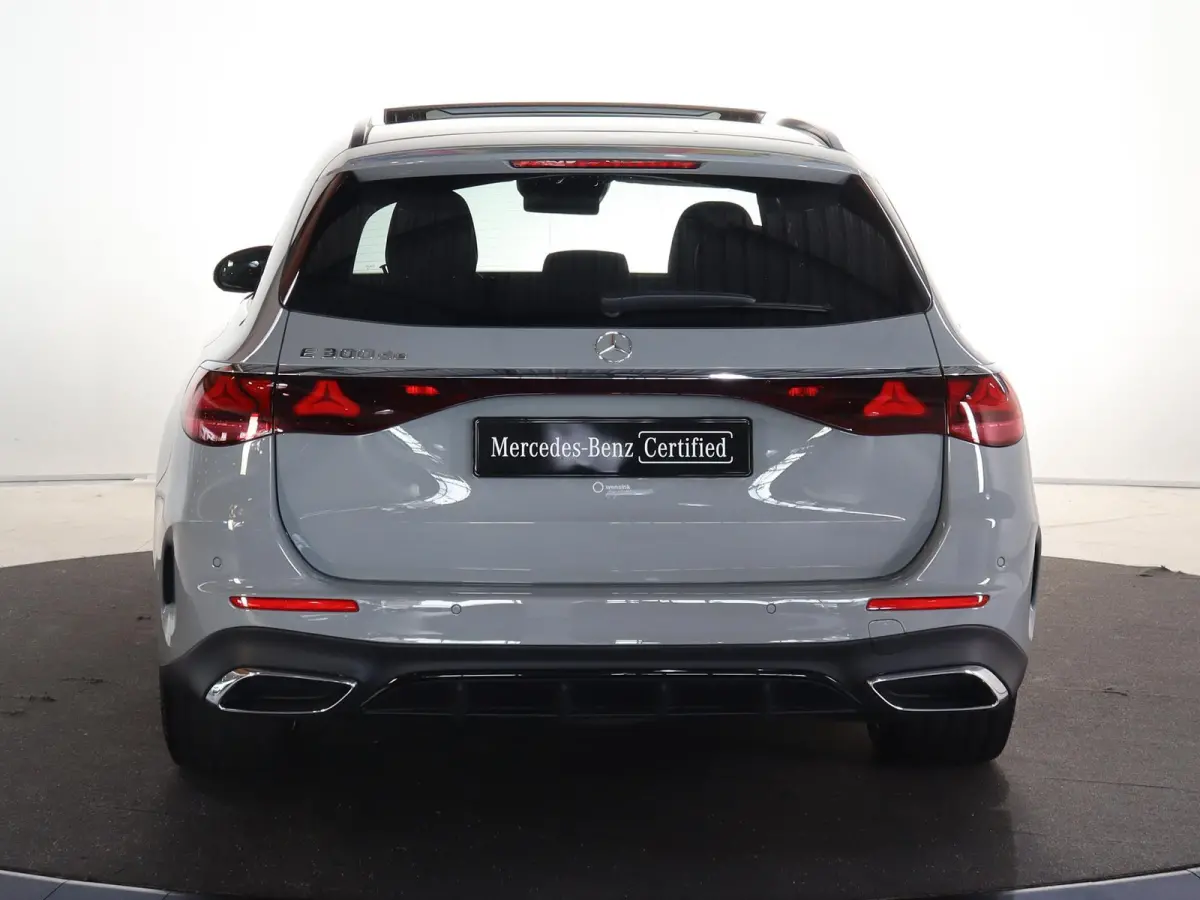 300 de AMG Line | Luchtvering | AMG | Panoramadak | Trekhaak | Burmester | Memory | 20 inch |