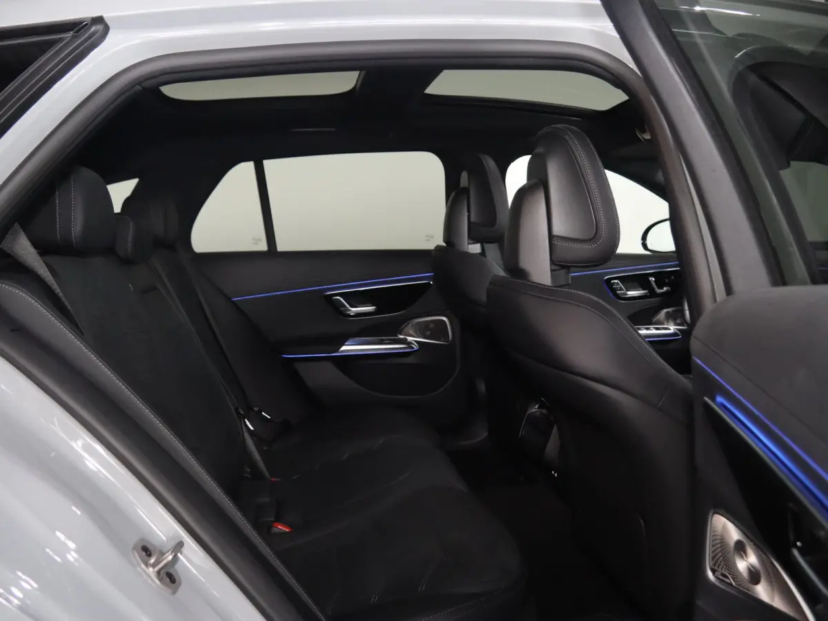 300 de AMG Line | Luchtvering | AMG | Panoramadak | Trekhaak | Burmester | Memory | 20 inch |