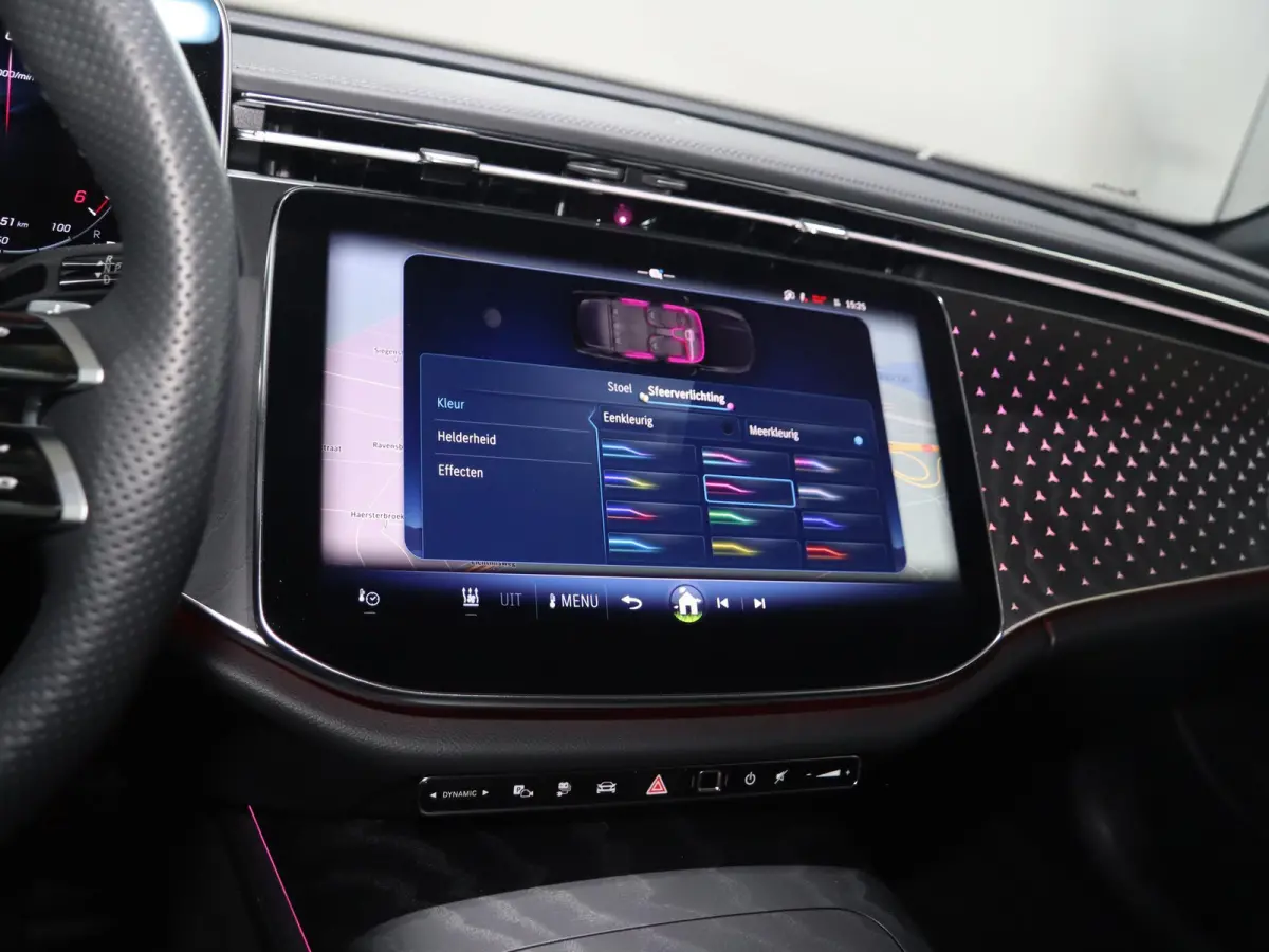 300 de AMG Line | Luchtvering | AMG | Panoramadak | Trekhaak | Burmester | Memory | 20 inch |
