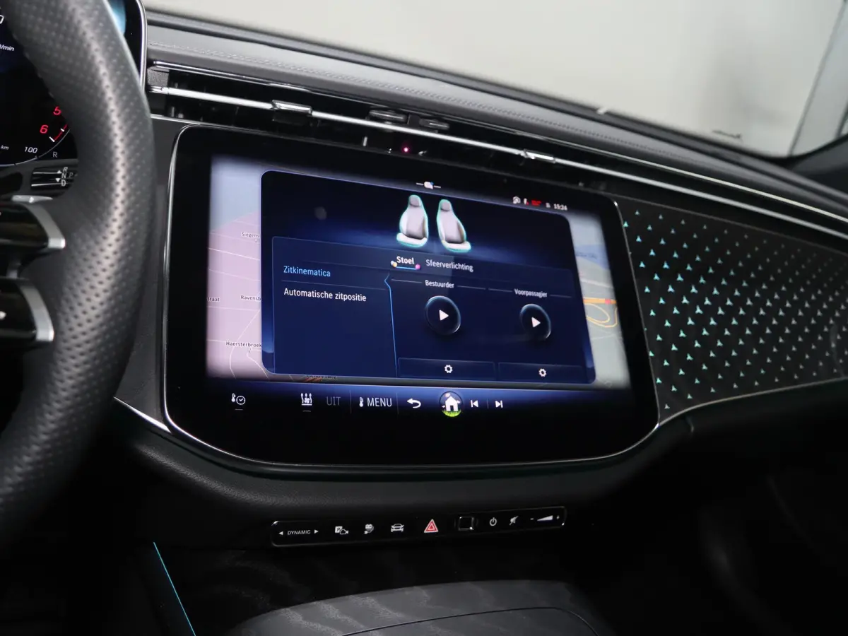300 de AMG Line | Luchtvering | AMG | Panoramadak | Trekhaak | Burmester | Memory | 20 inch |