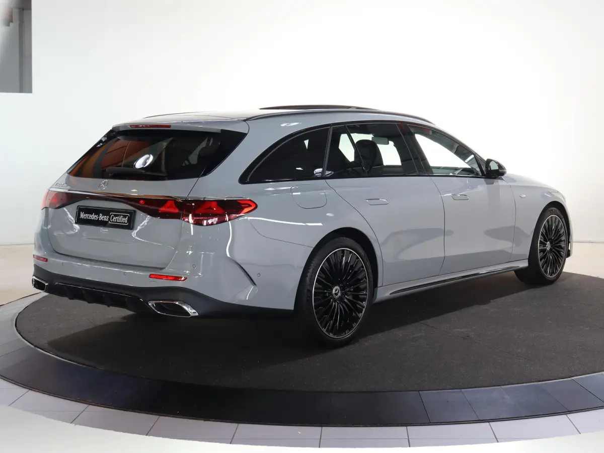 300 de AMG Line | Luchtvering | AMG | Panoramadak | Trekhaak | Burmester | Memory | 20 inch |