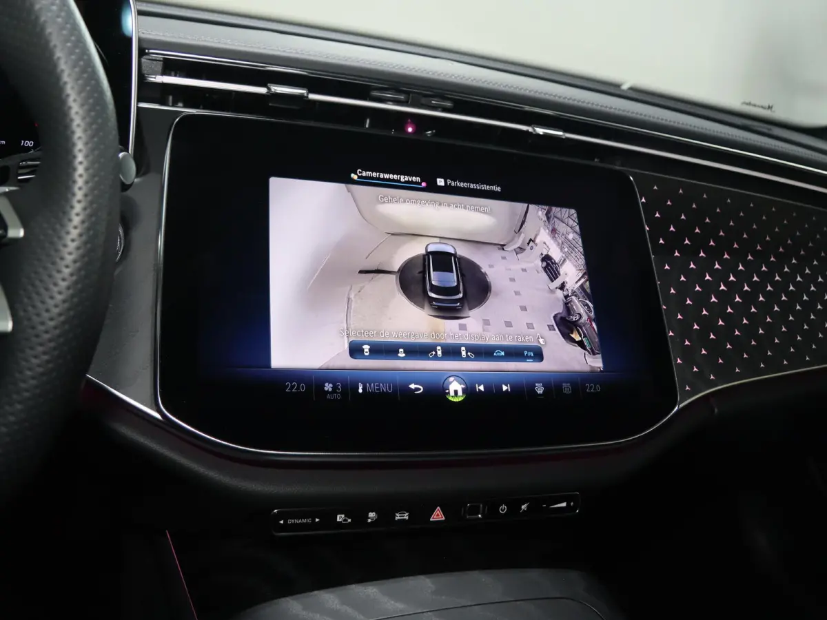 300 de AMG Line | Luchtvering | AMG | Panoramadak | Trekhaak | Burmester | Memory | 20 inch |