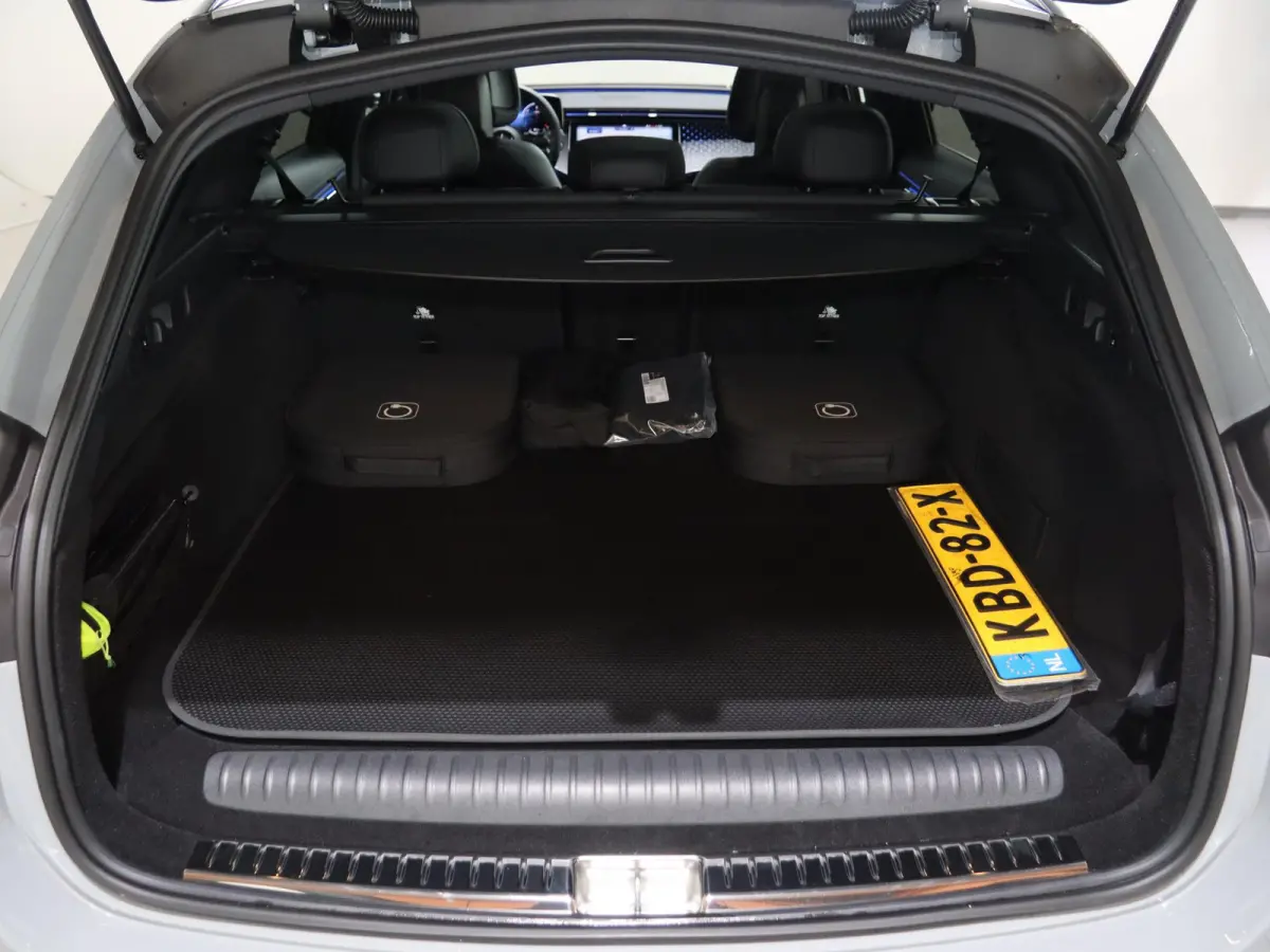 300 de AMG Line | Luchtvering | AMG | Panoramadak | Trekhaak | Burmester | Memory | 20 inch |