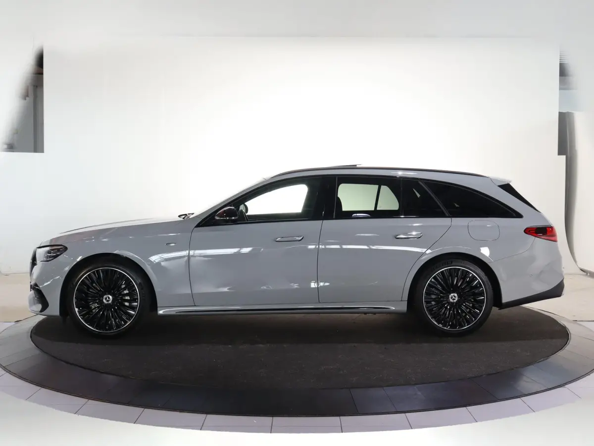 300 de AMG Line | Luchtvering | AMG | Panoramadak | Trekhaak | Burmester | Memory | 20 inch |