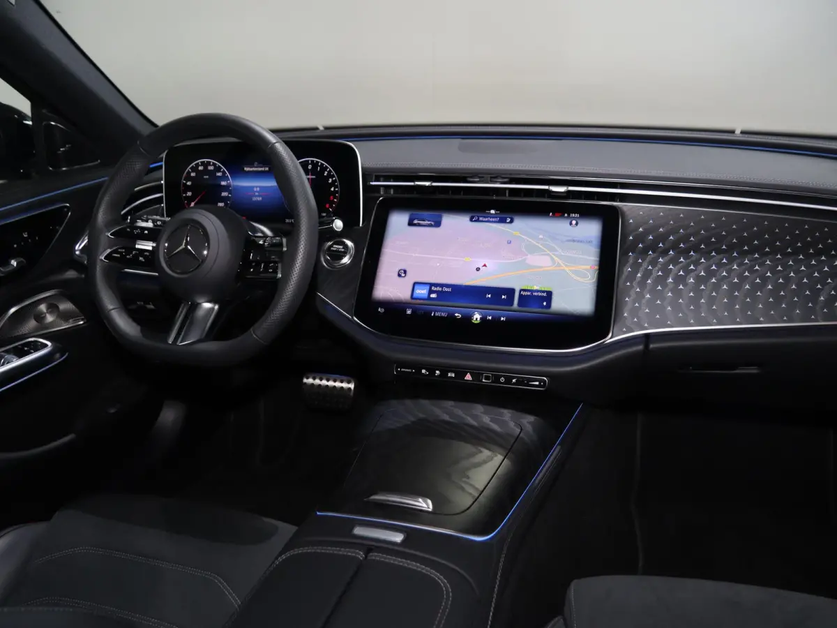 300 de AMG Line | Luchtvering | AMG | Panoramadak | Trekhaak | Burmester | Memory | 20 inch |