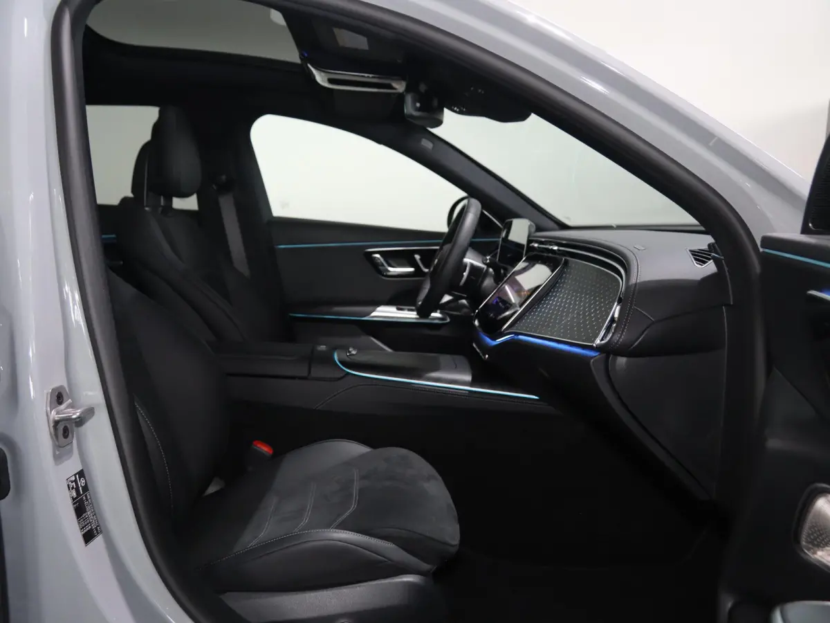 300 de AMG Line | Luchtvering | AMG | Panoramadak | Trekhaak | Burmester | Memory | 20 inch |