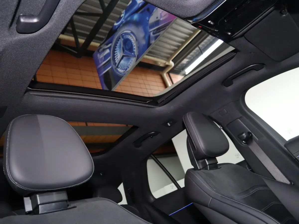 300 de AMG Line | Luchtvering | AMG | Panoramadak | Trekhaak | Burmester | Memory | 20 inch |