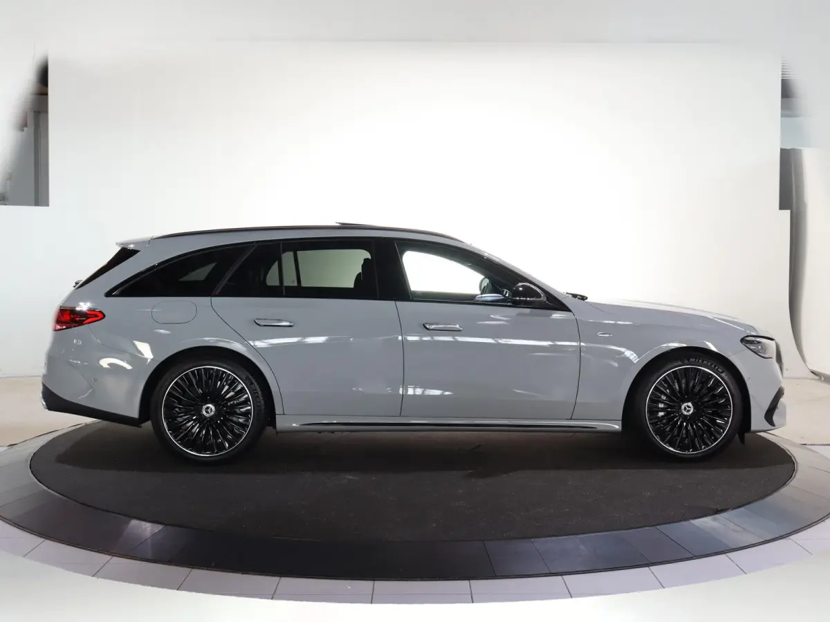 300 de AMG Line | Luchtvering | AMG | Panoramadak | Trekhaak | Burmester | Memory | 20 inch |