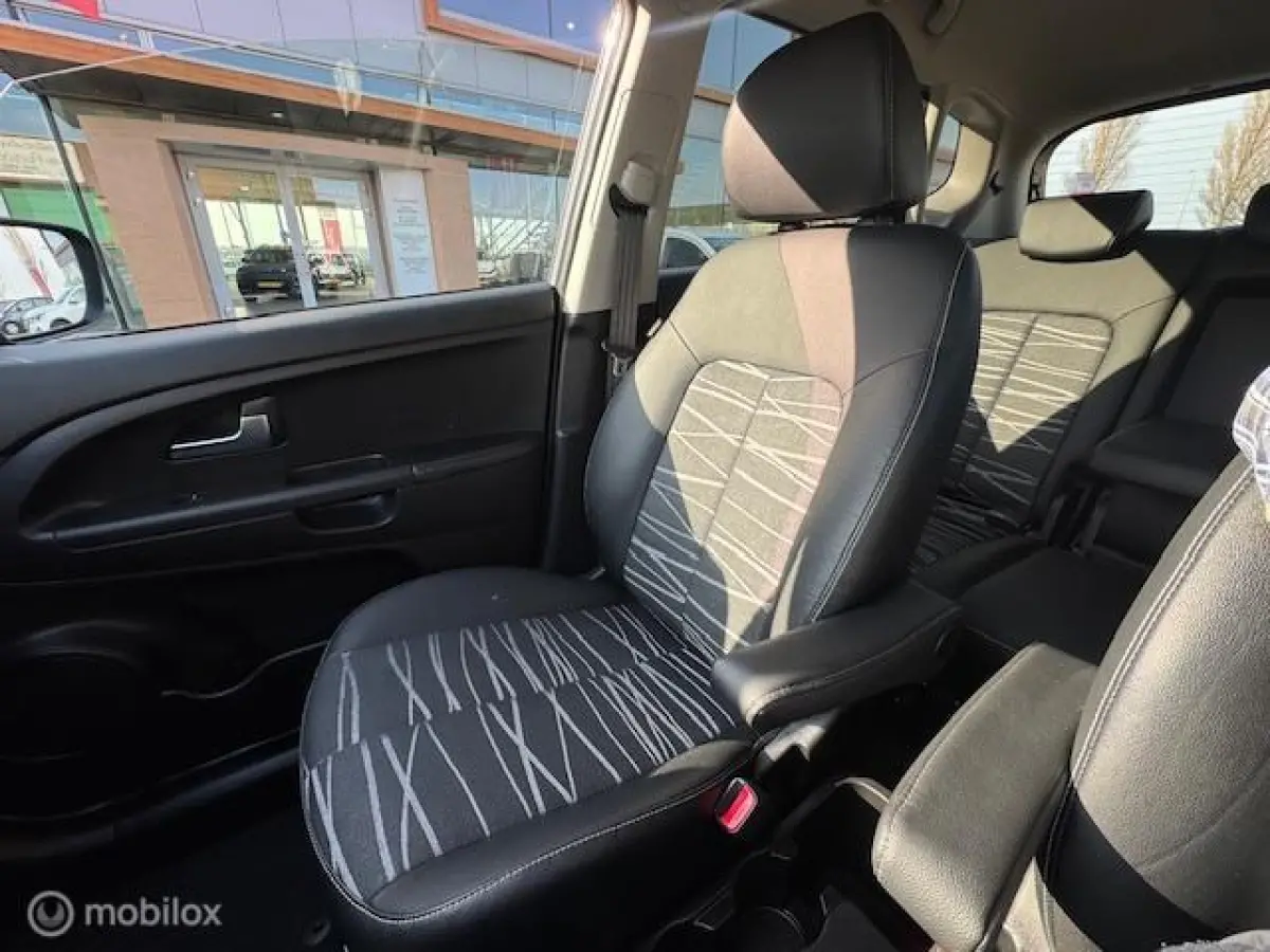 1.4 CVVT DynamicLine PlusLine Hoge instap , Climate & Cruise Controle , Airco , Bluetooth , Navigatie & Camera , Armsteunen aan beide voorstoelen ,