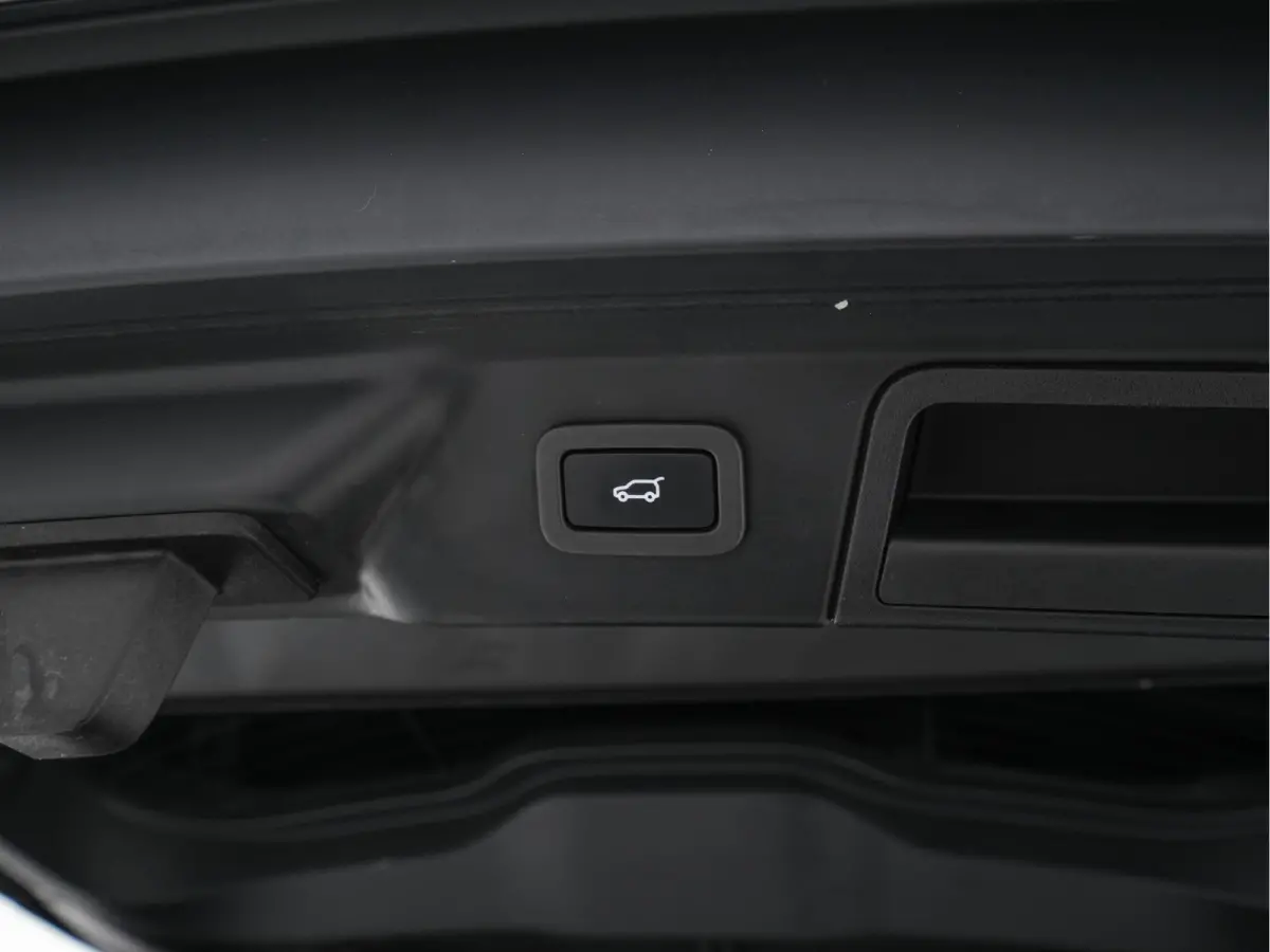 2.0 I4 AWD R-Dynamic HSE Aut. *PANO | LEATHER | FULL-LED | MEMORY-PACK | BLINDSPOT | MERIDIAN-SURROUND | DIGI-COCKPIT | CAMERA | KEYLESS | HEATED-COMFORTSEATS | PRIVACYGLASS | SHIFTPADDLES |