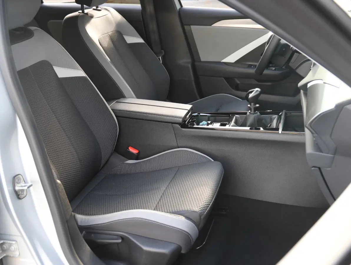 Business Edition 110 pk | Trekhaak | Keyless | Camera | Carplay | Adaptive Cruise Control