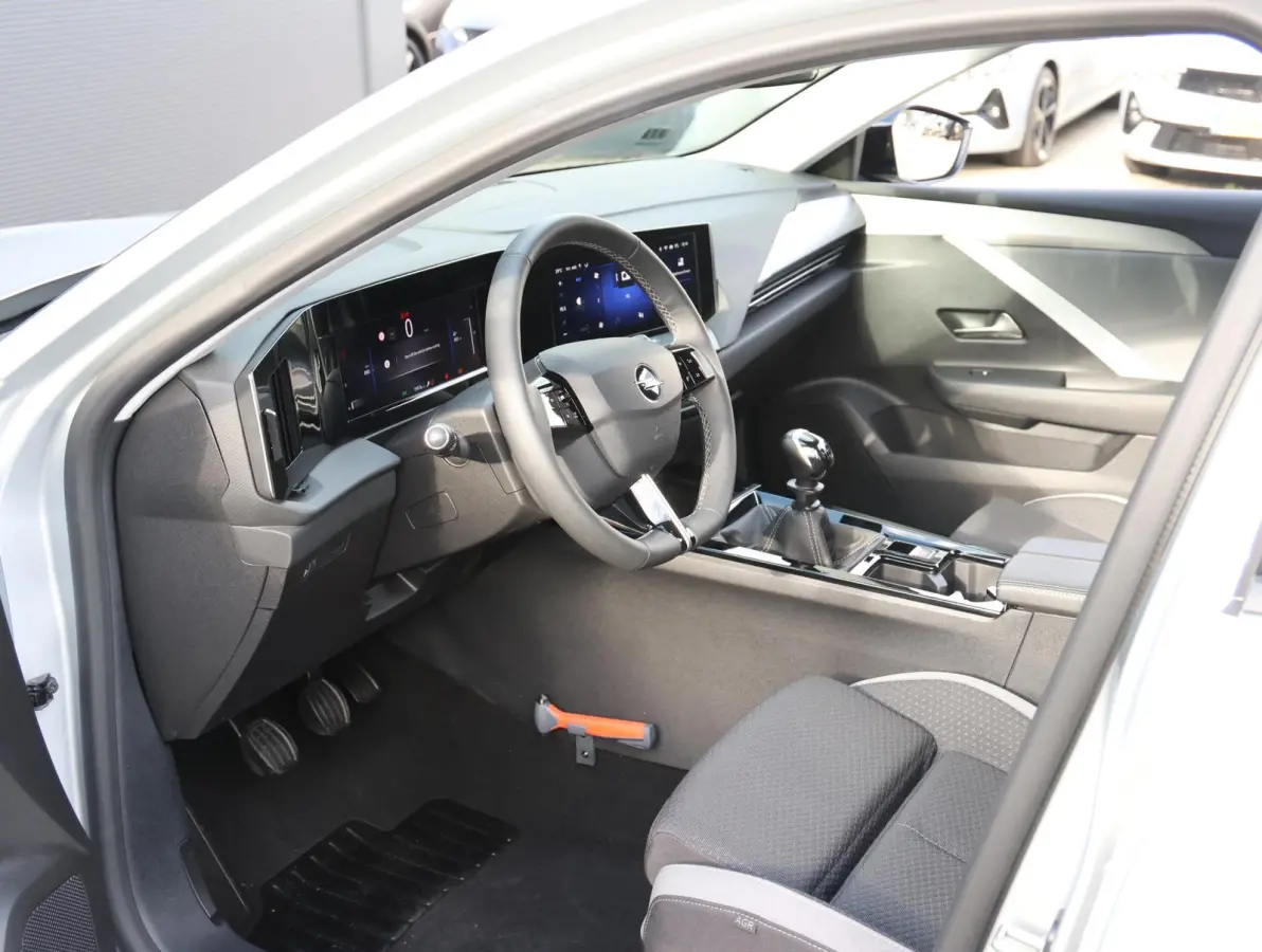 Business Edition 110 pk | Trekhaak | Keyless | Camera | Carplay | Adaptive Cruise Control