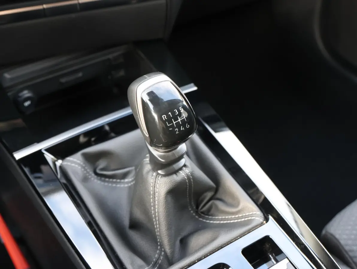 Business Edition 110 pk | Trekhaak | Keyless | Camera | Carplay | Adaptive Cruise Control