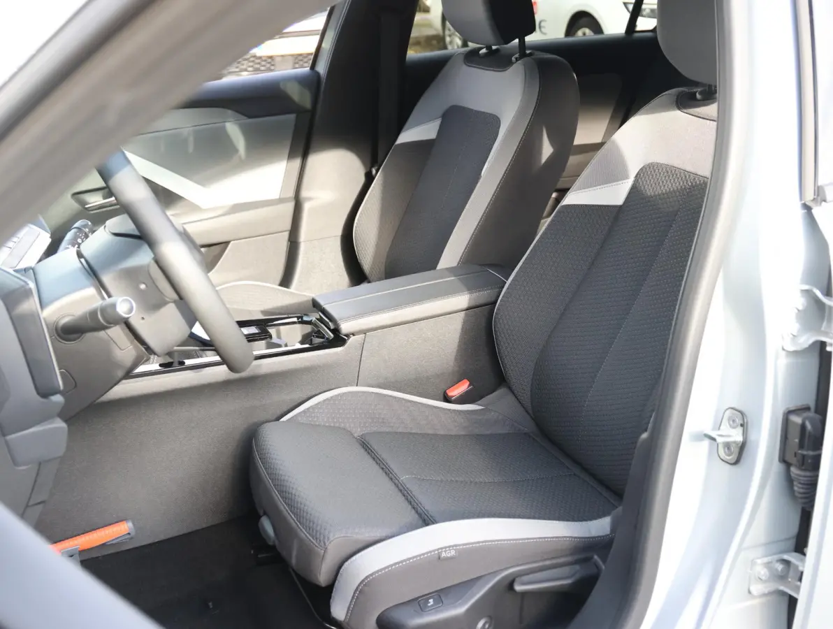 Business Edition 110 pk | Trekhaak | Keyless | Camera | Carplay | Adaptive Cruise Control